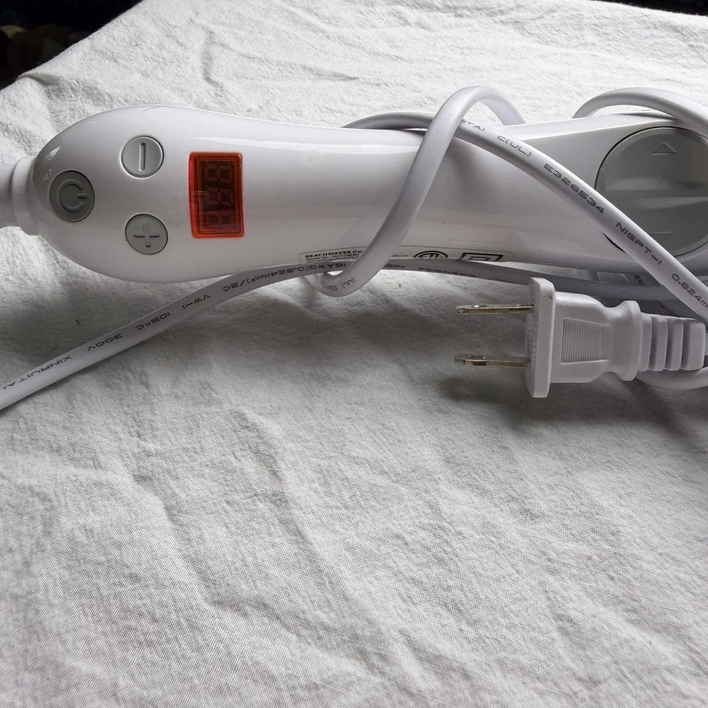 Beachwaver 1.25 Curling Iron 1.25in White/Silver Adjustable Heat Rotating NEW